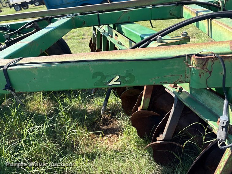image for item GH9424 John Deere 226 off-set disk