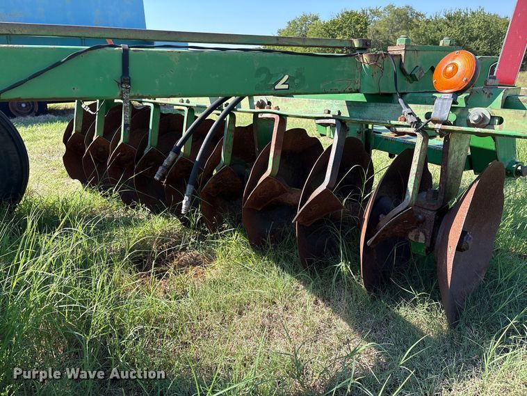 image for item GH9424 John Deere 226 off-set disk