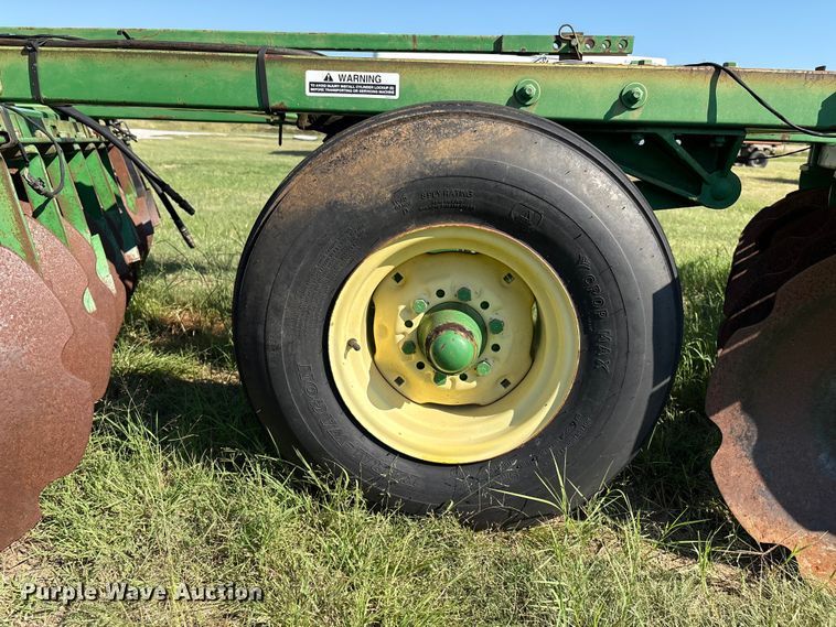 image for item GH9424 John Deere 226 off-set disk