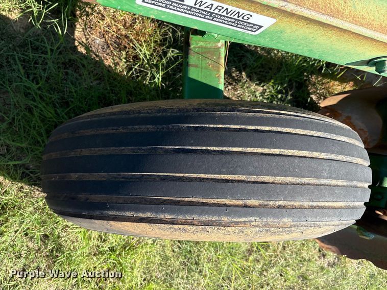 image for item GH9424 John Deere 226 off-set disk