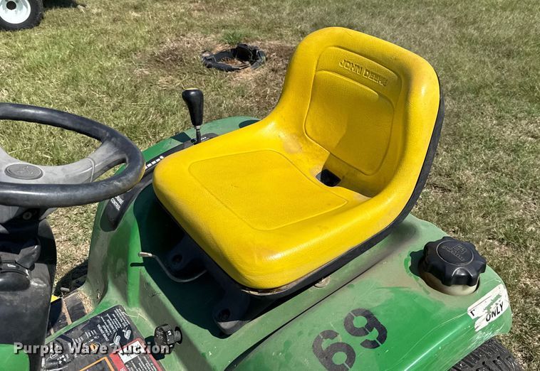 image for item GH9425 John Deere GT 245 lawn mower