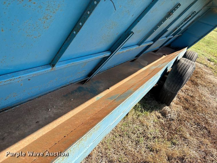 image for item GH9427 Feeder trailer