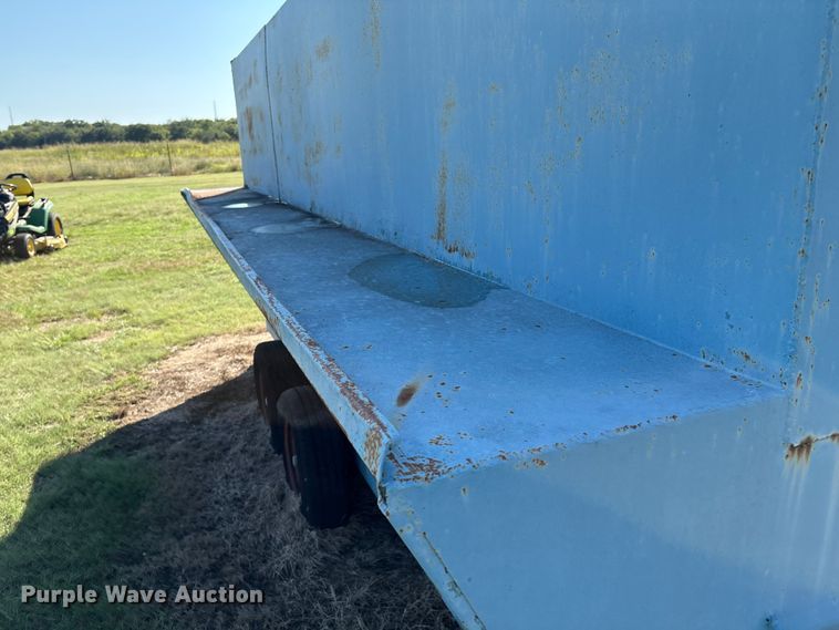 image for item GH9427 Feeder trailer
