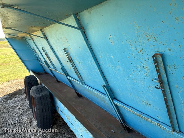 image for item GH9427 Feeder trailer