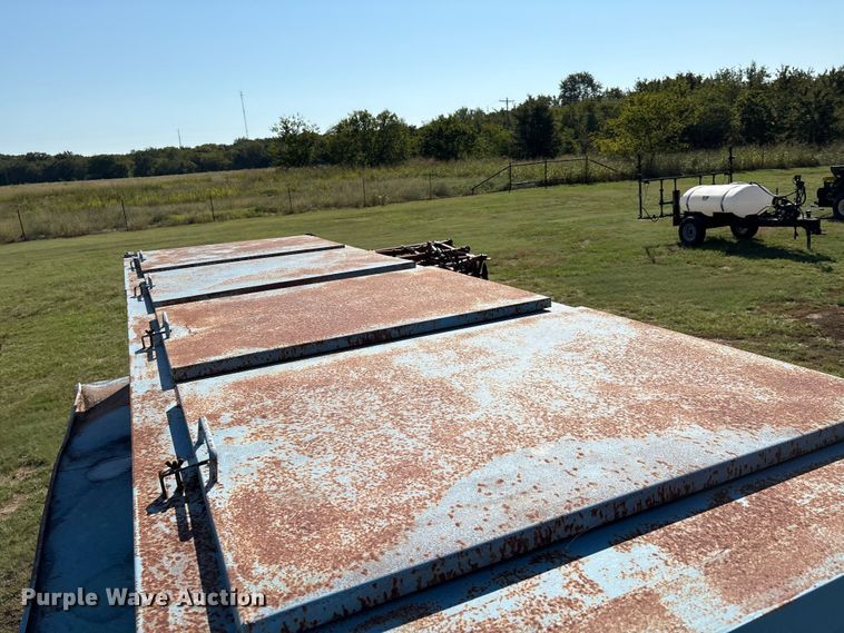 image for item GH9427 Feeder trailer