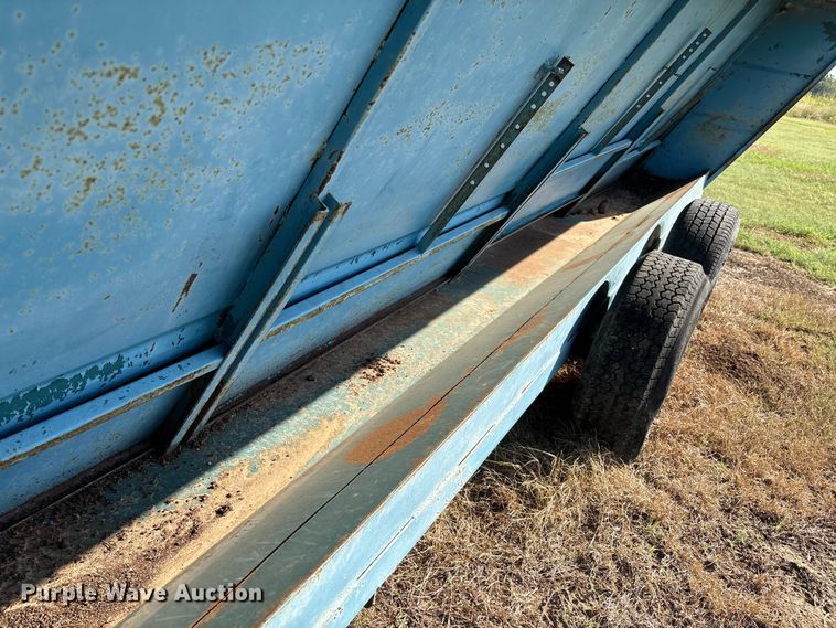 image for item GH9429 Feeder trailer