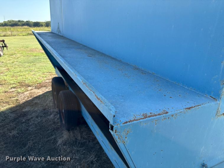 image for item GH9429 Feeder trailer