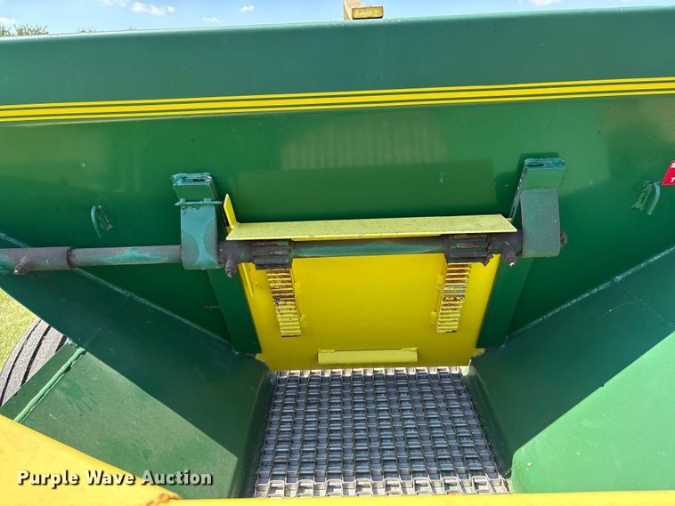 image for item GH9432 manure spreader