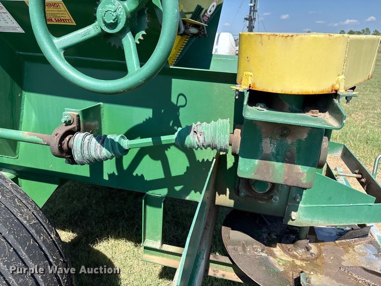 image for item GH9432 manure spreader