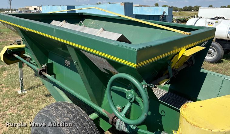 image for item GH9432 manure spreader