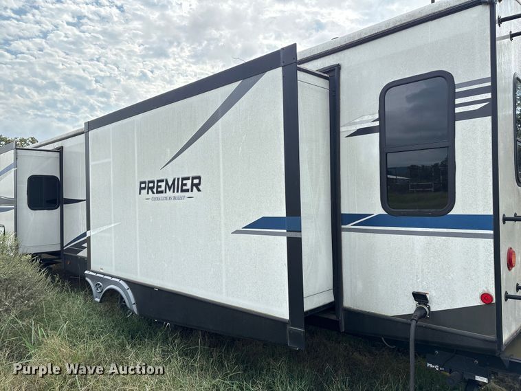 image for item IE9236 2021 Keystone Premier 34RI camper