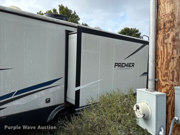 image for item IE9236 2021 Keystone Premier 34RI camper