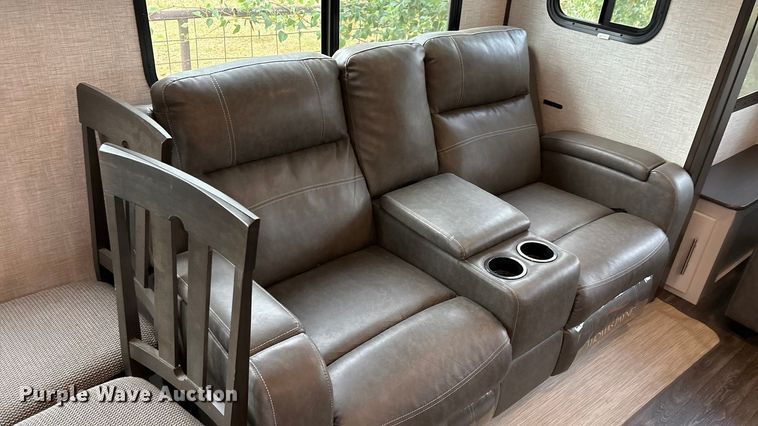 image for item IE9236 2021 Keystone Premier 34RI camper