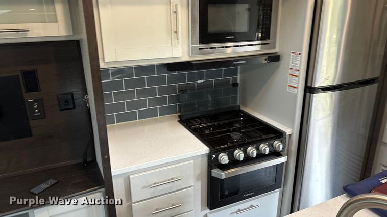 image for item IE9236 2021 Keystone Premier 34RI camper