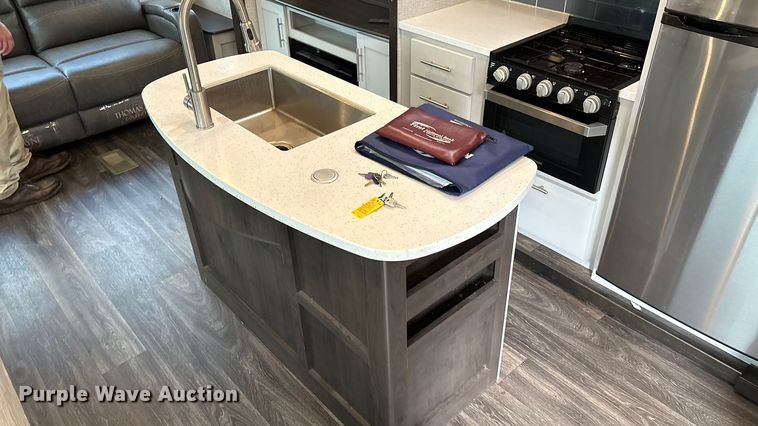 image for item IE9236 2021 Keystone Premier 34RI camper