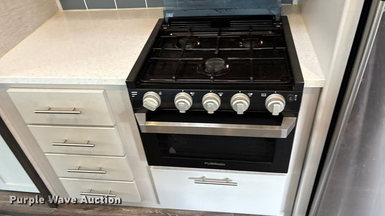 image for item IE9236 2021 Keystone Premier 34RI camper