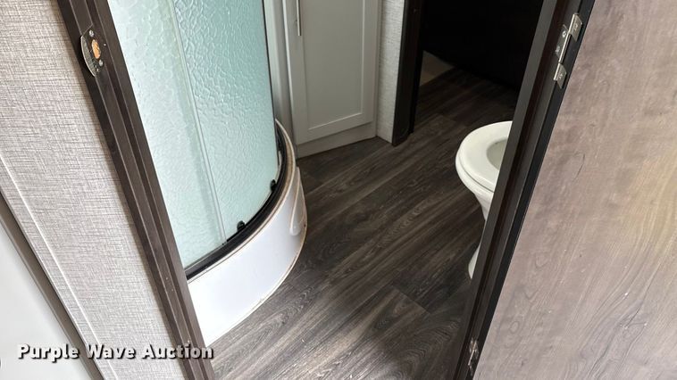 image for item IE9236 2021 Keystone Premier 34RI camper