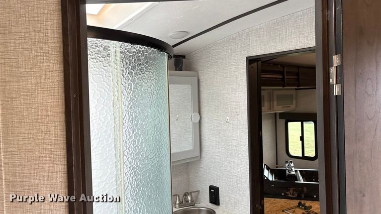 image for item IE9236 2021 Keystone Premier 34RI camper