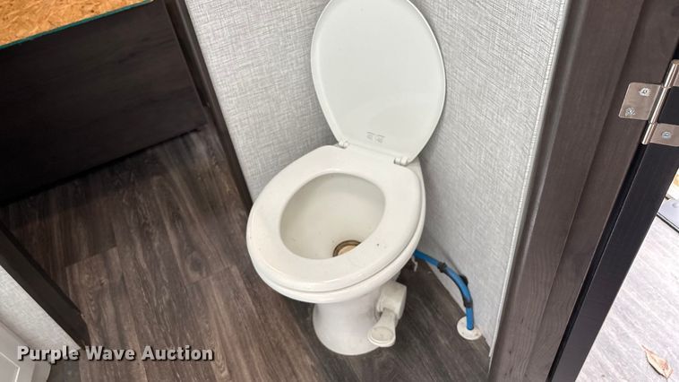 image for item IE9236 2021 Keystone Premier 34RI camper