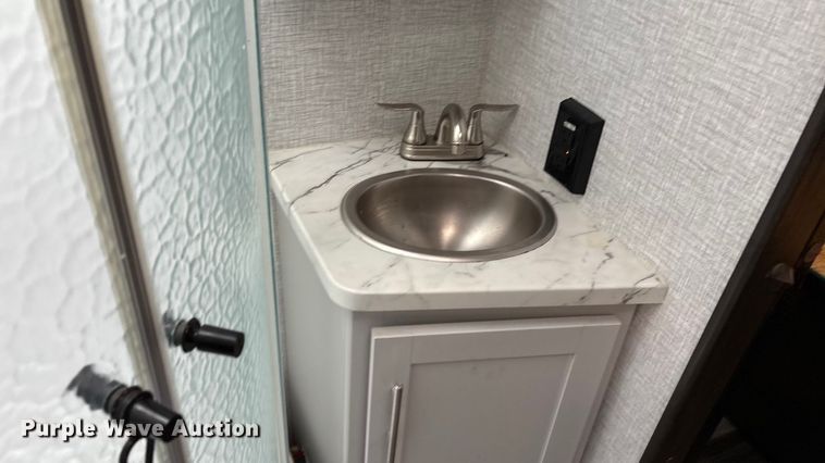 image for item IE9236 2021 Keystone Premier 34RI camper