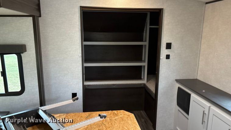 image for item IE9236 2021 Keystone Premier 34RI camper