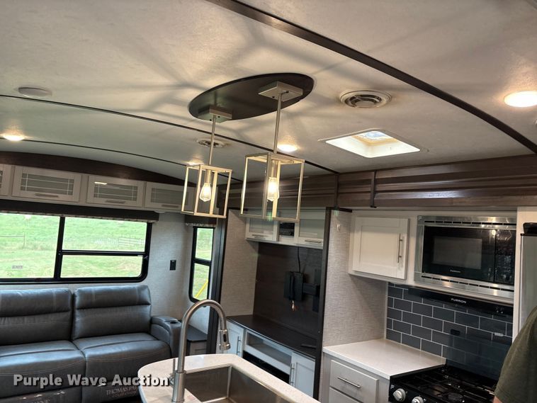 image for item IE9236 2021 Keystone Premier 34RI camper