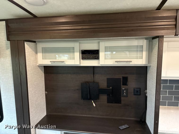 image for item IE9236 2021 Keystone Premier 34RI camper