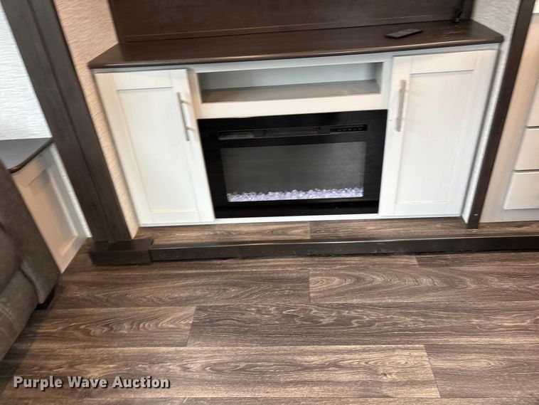 image for item IE9236 2021 Keystone Premier 34RI camper