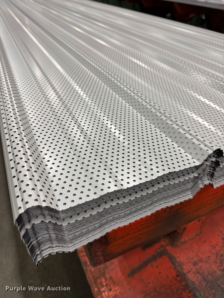 image for item NB9538 (114) sheets of metal siding/roofing