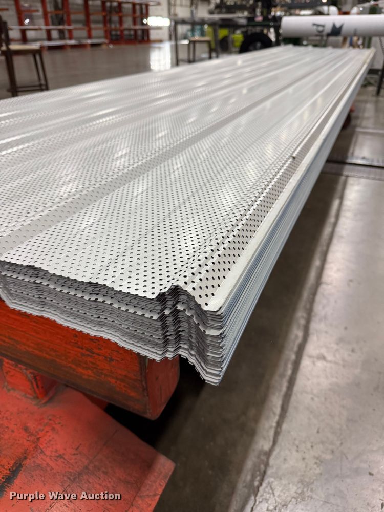 image for item NB9538 (114) sheets of metal siding/roofing