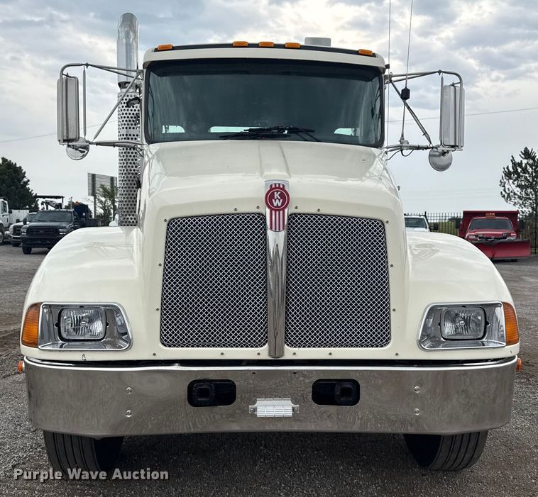 image for item NU9601 2008 Kenworth T300 rollback truck