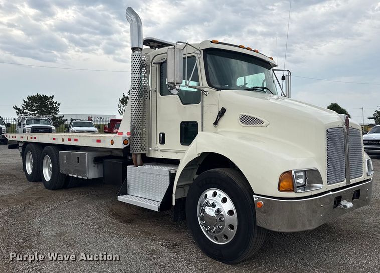 image for item NU9601 2008 Kenworth T300 rollback truck