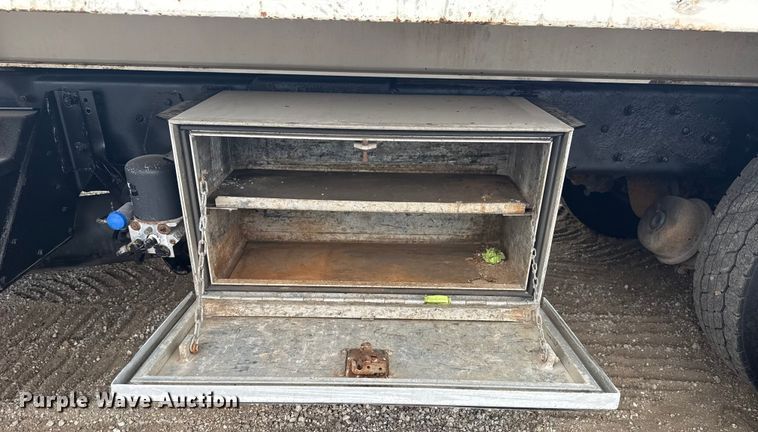 image for item NU9601 2008 Kenworth T300 rollback truck