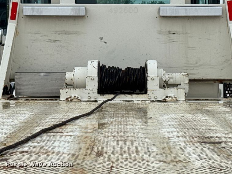 image for item NU9601 2008 Kenworth T300 rollback truck