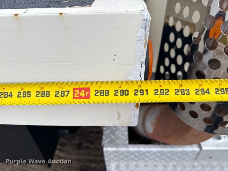 image for item NU9601 2008 Kenworth T300 rollback truck