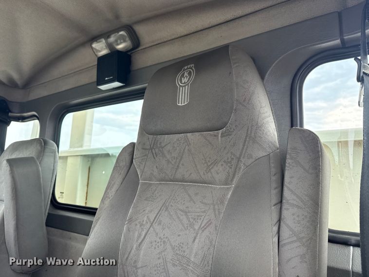 image for item NU9601 2008 Kenworth T300 rollback truck