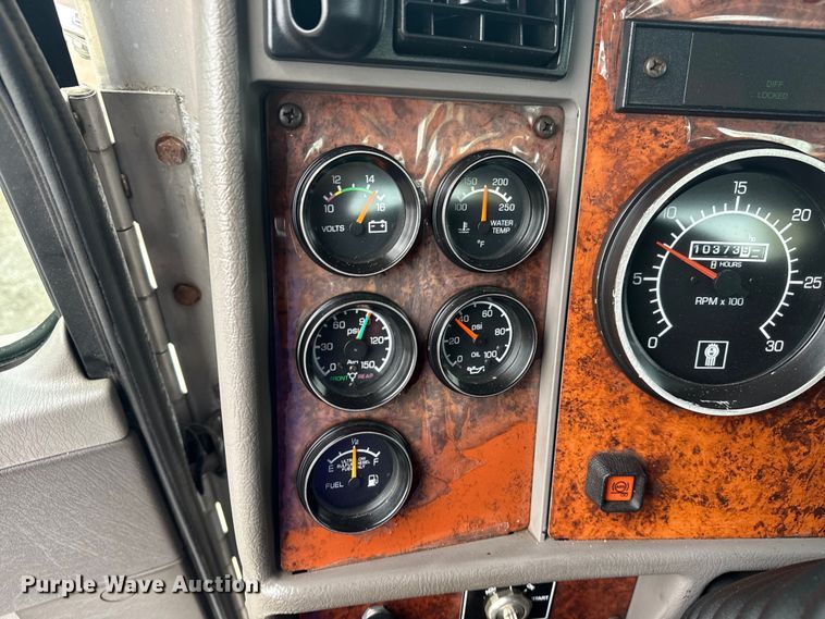 image for item NU9601 2008 Kenworth T300 rollback truck