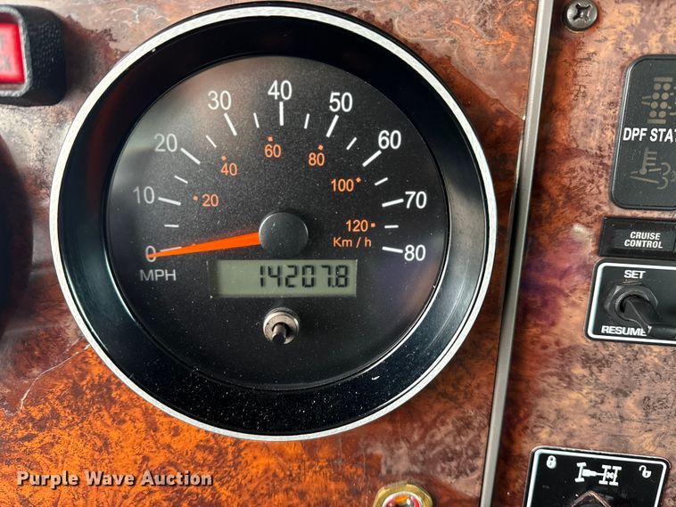 image for item NU9601 2008 Kenworth T300 rollback truck