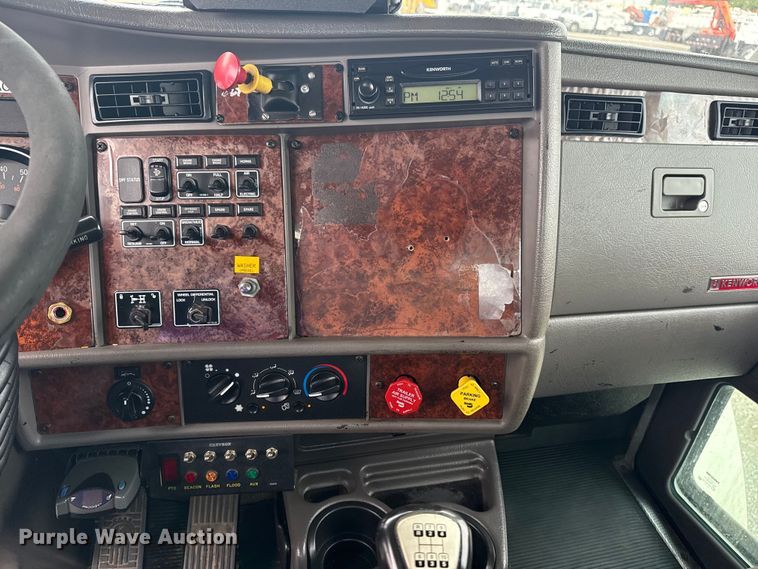 image for item NU9601 2008 Kenworth T300 rollback truck