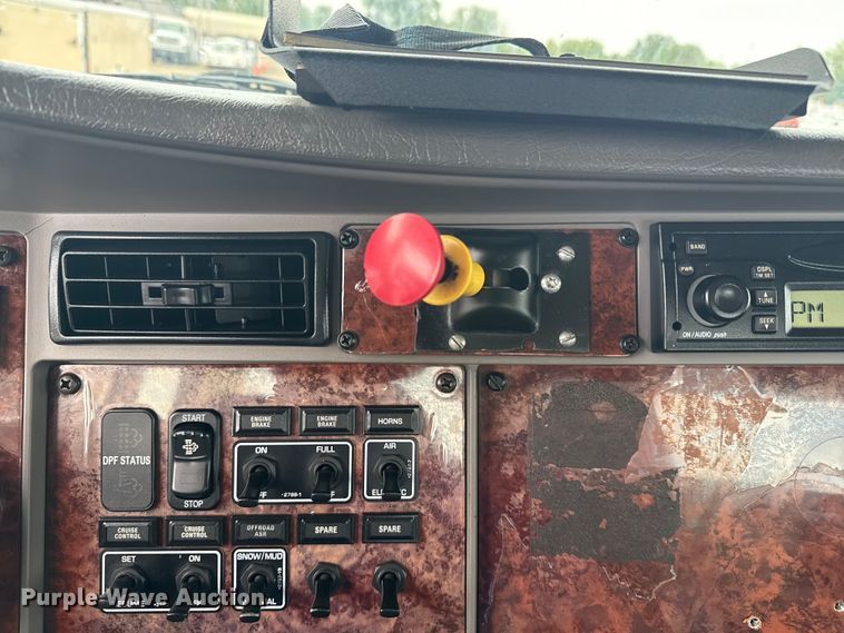 image for item NU9601 2008 Kenworth T300 rollback truck