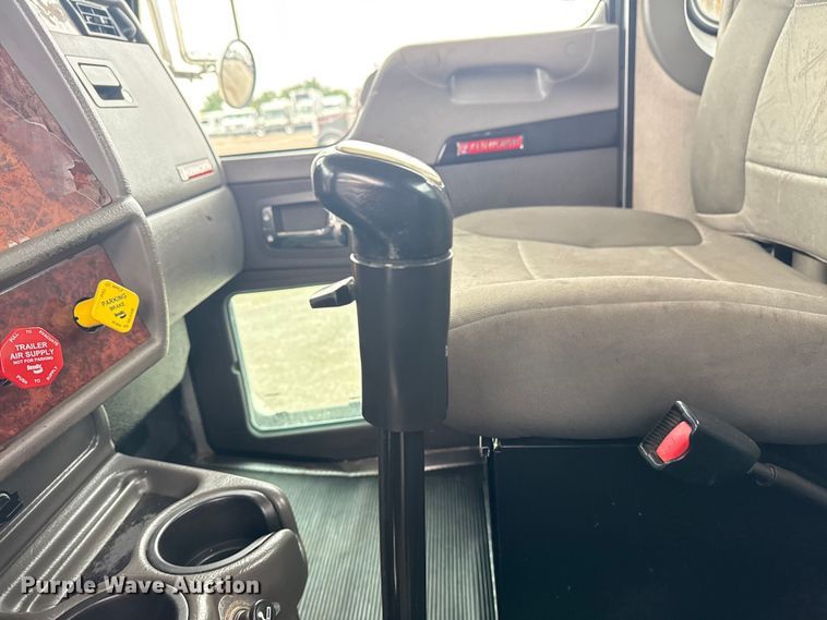 image for item NU9601 2008 Kenworth T300 rollback truck