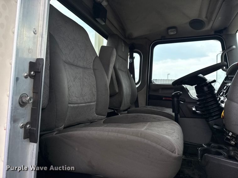 image for item NU9601 2008 Kenworth T300 rollback truck