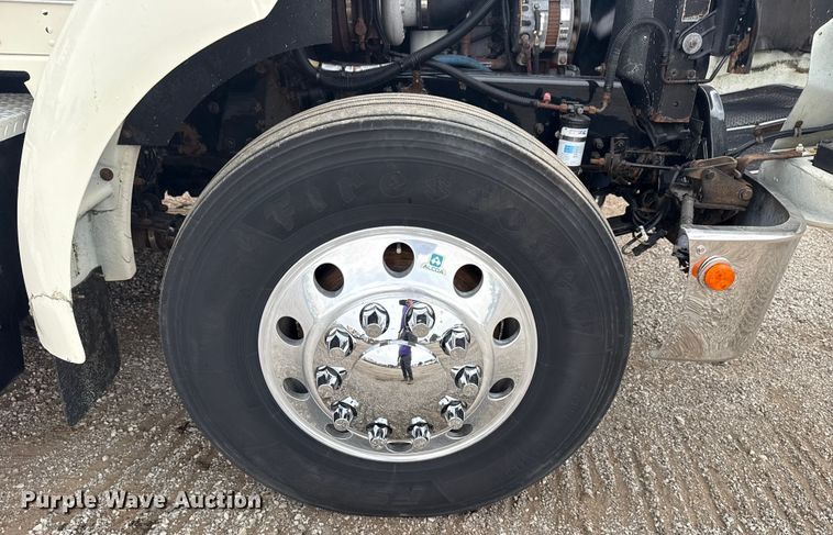 image for item NU9601 2008 Kenworth T300 rollback truck