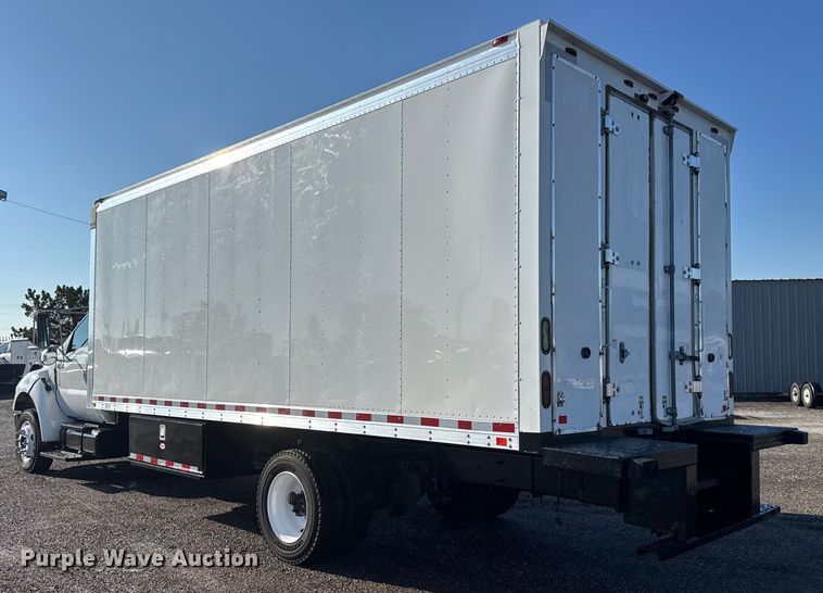 image for item NU9687 2013 Ford F650 Super Duty box truck