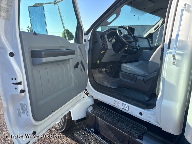 image for item NU9687 2013 Ford F650 Super Duty box truck