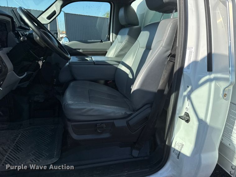 image for item NU9687 2013 Ford F650 Super Duty box truck