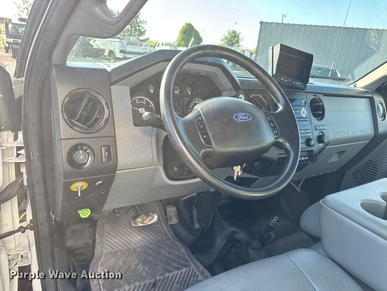 image for item NU9687 2013 Ford F650 Super Duty box truck