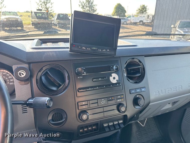 image for item NU9687 2013 Ford F650 Super Duty box truck