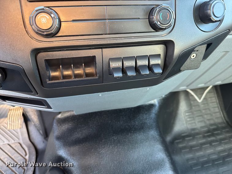 image for item NU9687 2013 Ford F650 Super Duty box truck