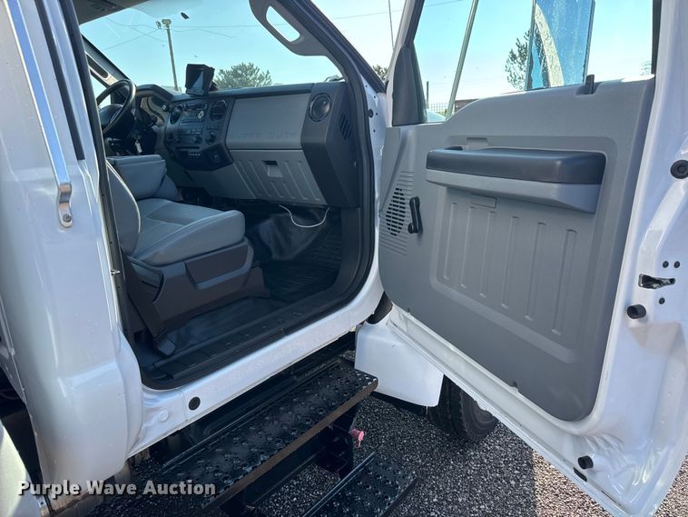 image for item NU9687 2013 Ford F650 Super Duty box truck